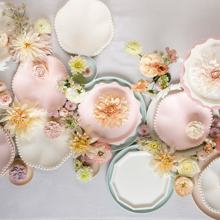 Cream Dot Edged Flower Compostable Dinner Plates (8)